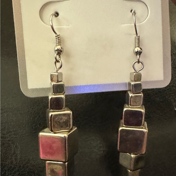 3 for$10 mix & match Brand new Le chateau silver toned earrings - Picture 5 of 6